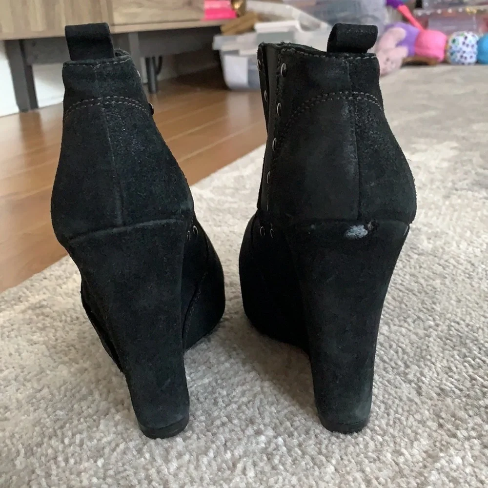 Joes jeans black suede open toe wedges